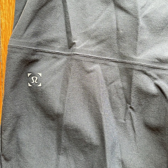 Lululemon Men’s In mind pant size large charcoal color - Picture 5 of 5